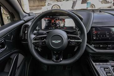 Aston Martin DBX 707 — photo 18