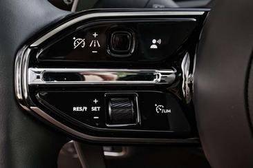 Aston Martin DBX 707 — photo 19