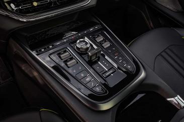 Aston Martin DBX 707 — photo 21