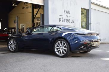 Aston Martin DB11 — photo 6