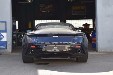 Aston Martin DB11 — photo 8