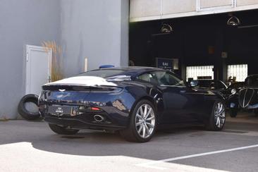 Aston Martin DB11 — photo 9