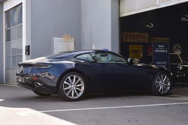 Aston Martin DB11 — photo 10