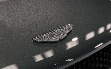 Aston Martin DBS Superleggera — photo 10