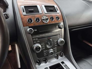 Aston Martin DB9 Volante — photo 14