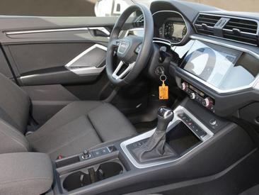 Audi Q3 TFSI E 45 TFSI E S Tronic — photo 13