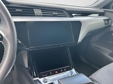 Audi E-tron Advanced 55 Quattro — photo 11