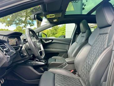 Audi Q4 E-tron 45 E-tron Quattro — photo 14