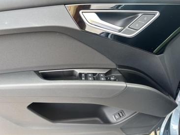Audi Q4 E-tron 40 E-tron — photo 17