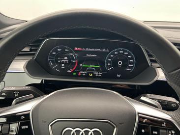 Audi Q8 E-tron S Line 50 E-tron Quattro — photo 9