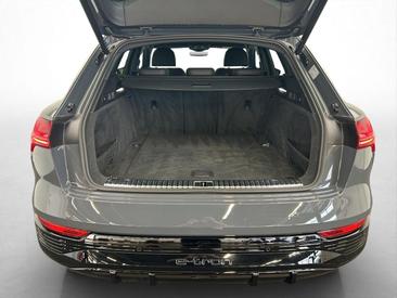 Audi Q8 E-tron S Line 50 E-tron Quattro — photo 11