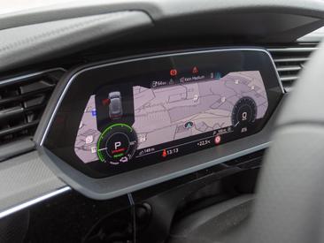 Audi Q8 E-tron S Line 50 E-tron Quattro — photo 16