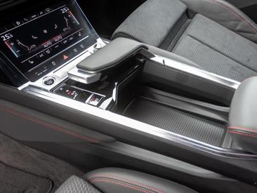 Audi Q8 E-tron S Line 50 E-tron Quattro — photo 17