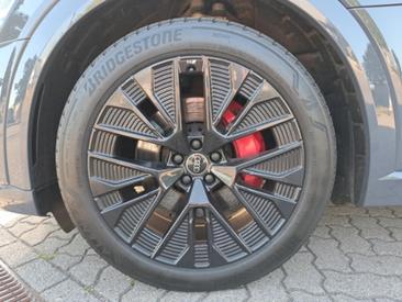 Audi Q8 E-tron S Line 55 E-tron Quattro — photo 10