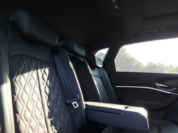 Audi Q8 E-tron S Line 55 E-tron Quattro — photo 13