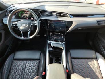Audi Q8 E-tron S Line 55 E-tron Quattro — photo 22