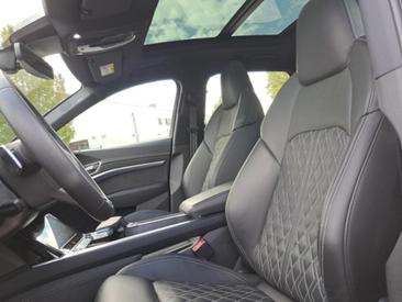 Audi Q8 E-tron S Line 55 E-tron Quattro — photo 16