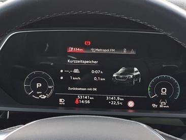 Audi Q8 E-tron S Line 55 E-tron Quattro — photo 18