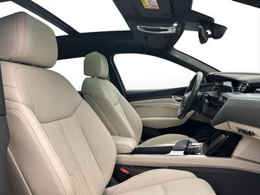 Audi Q8 E-tron S Line 55 E-tron Quattro — photo 4