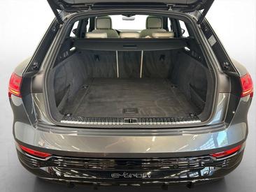 Audi Q8 E-tron S Line 55 E-tron Quattro — photo 11