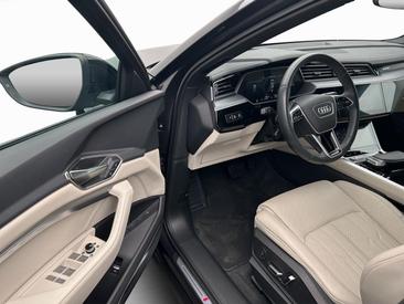 Audi Q8 E-tron S Line 55 E-tron Quattro — photo 14