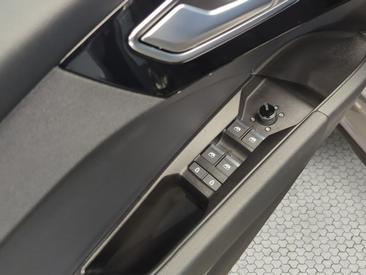 Audi Q4 E-tron 45 E-tron Quattro — photo 21