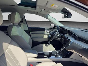 Audi Q8 Sportback E-tron Advanced 55 E-tron Quattro — photo 4
