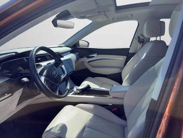 Audi Q8 Sportback E-tron Advanced 55 E-tron Quattro — photo 12
