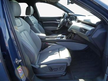 Audi Q8 E-tron Advanced 55 E-tron Quattro — photo 4