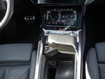 Audi Q8 E-tron Advanced 55 E-tron Quattro — photo 7