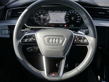 Audi Q8 E-tron Advanced 55 E-tron Quattro — photo 9