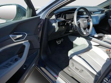 Audi Q8 E-tron Advanced 55 E-tron Quattro — photo 14