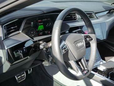 Audi Q8 E-tron Advanced 55 E-tron Quattro — photo 19