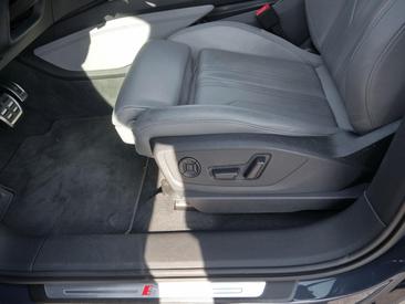 Audi Q8 E-tron Advanced 55 E-tron Quattro — photo 22