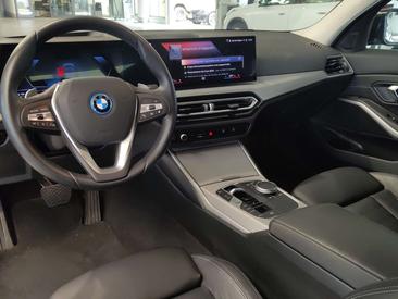 BMW 330 330e XDrive — photo 5