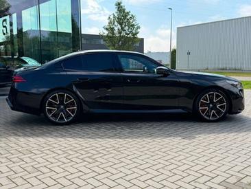 BMW M5 — photo 2