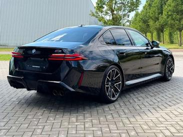 BMW M5 — photo 5