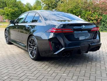 BMW M5 — photo 7