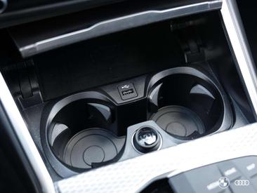 BMW 330e M Sport — photo 34