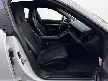 Porsche Taycan Base 2022 Blanc — photo 18