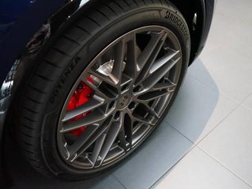 Porsche Macan Electrique Turbo — photo 10