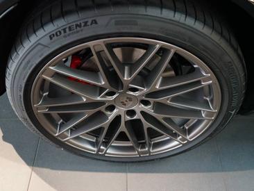 Porsche Macan Electrique Turbo — photo 11