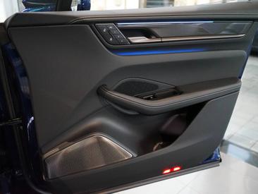 Porsche Macan Electrique Turbo — photo 34