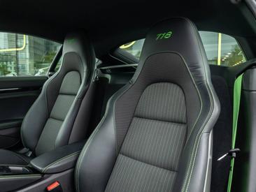 Porsche 718 type 982 Cayman T — photo 5