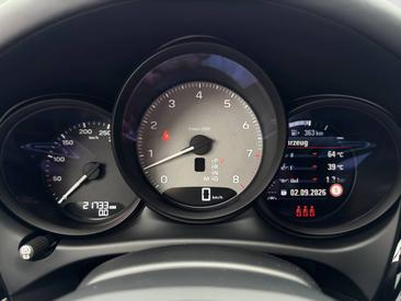 Porsche Macan S — photo 11