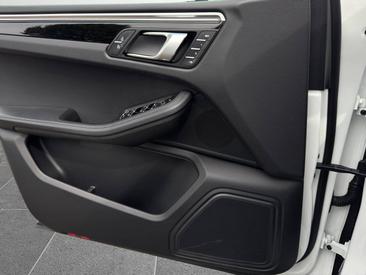 Porsche Macan S — photo 12
