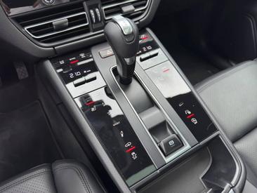 Porsche Macan S — photo 15