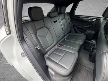 Porsche Macan S — photo 19