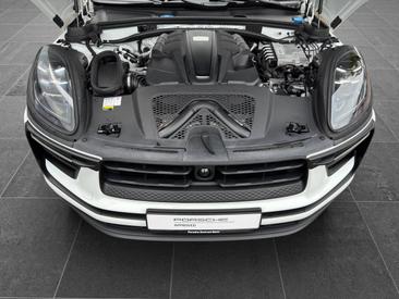 Porsche Macan S — photo 21