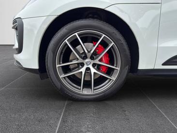Porsche Macan S — photo 22